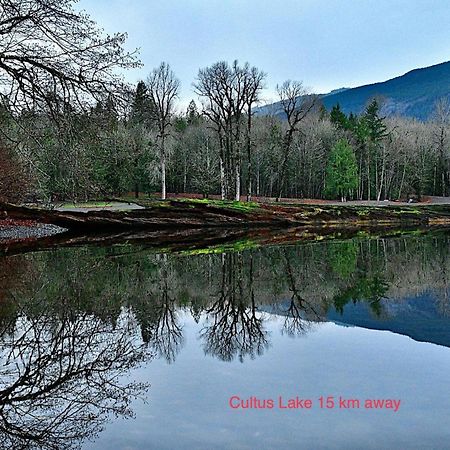 Private 2 Bedrooms Suite Near Hwy 1, Cultus Lake, Heritage Park, Fishing, Coliseum ชิลลิแวค ภายนอก รูปภาพ