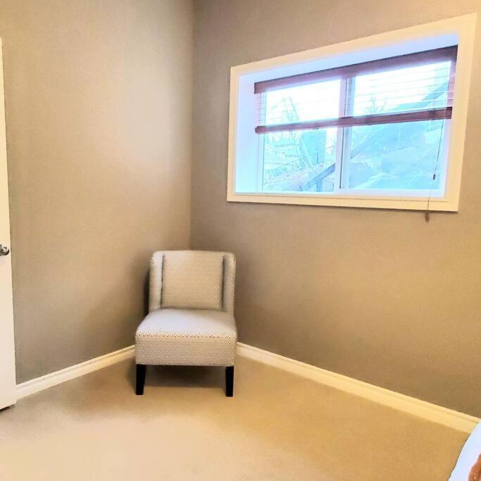 Private 2 Bedrooms Suite Near Hwy 1, Cultus Lake, Heritage Park, Fishing, Coliseum ชิลลิแวค ภายนอก รูปภาพ