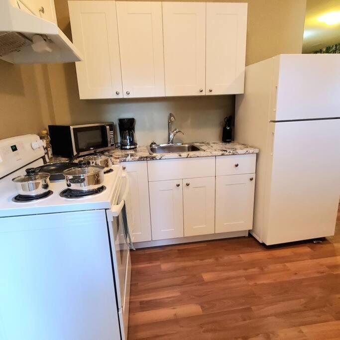 Private 2 Bedrooms Suite Near Hwy 1, Cultus Lake, Heritage Park, Fishing, Coliseum ชิลลิแวค ภายนอก รูปภาพ